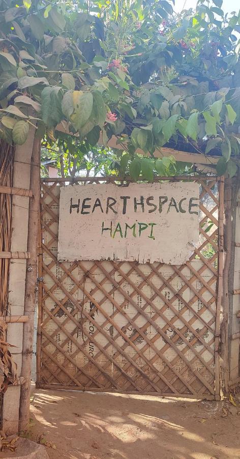 Hearthspace Hampi - Small Home, A Low-Impact Backpackers Hostel Exterior foto